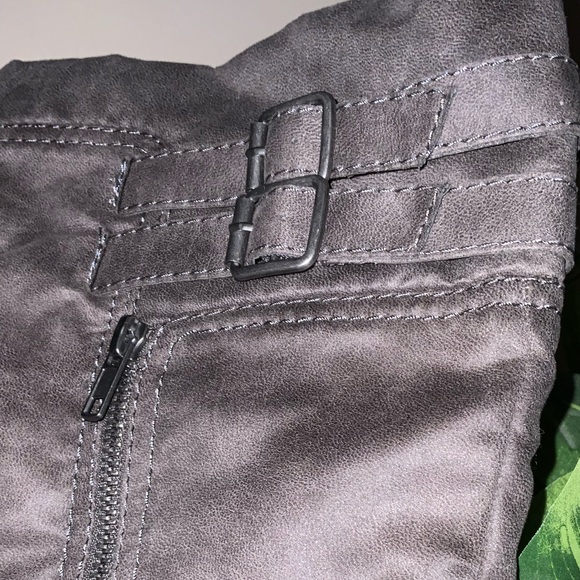 Woman’s Gray boot ( never worn ) - Picture 8 of 13